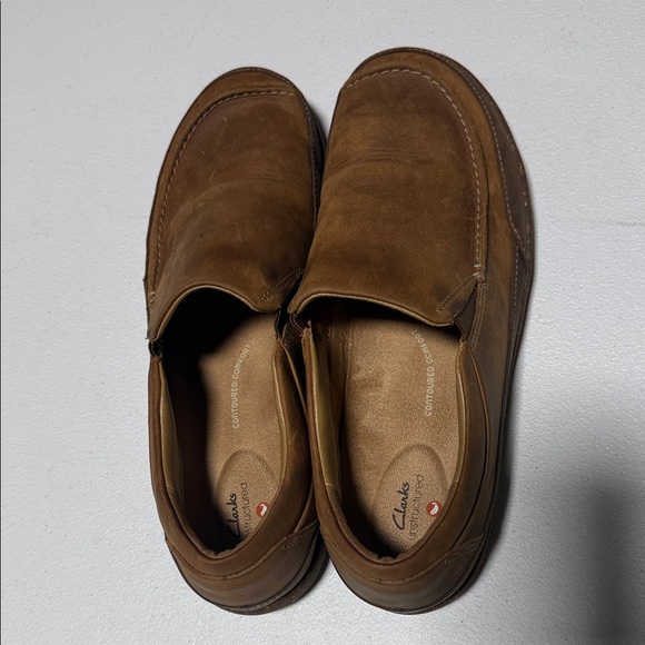 Clarks Men's Tan Leather Slip-Ons - Picture 1 of 6